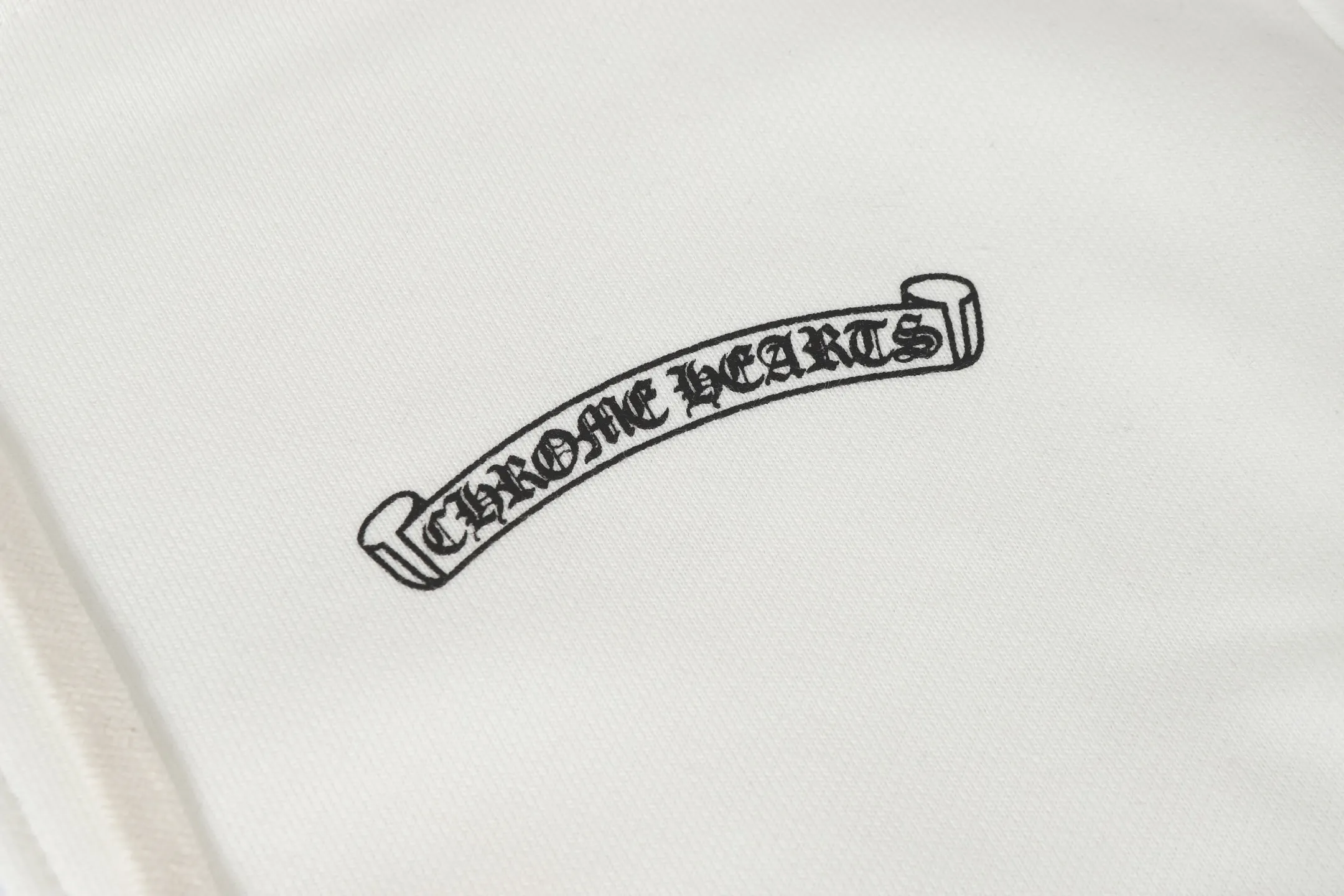 P250 #K31 Cross-border model, please do not place an order if you are pursuing quality - Chrome Hearts/Chrome Hearts 23ss scroll horseshoe print zipper sweatshirt cardigan jacket - High weight, high density and high quality. The wool is soft, delicate and skin-friendly. It feels soft and silky. It has excellent warmth and skin-friendly properties. - Custom-woven and dyed with no color difference. No matter the fabric or workmanship details, it beats the ordinary version on the market. - Hardware zipper accessories are all customized and full of details. -Colour: black white -Size: S M L XL